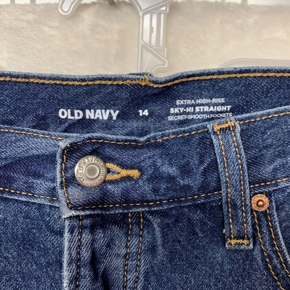 Old Navy Extra High-Rise Sky-High Straight Distressed Jeans - Picture 10 of 14